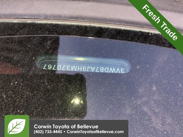 Used 2017 Volkswagen Jetta SE image 11