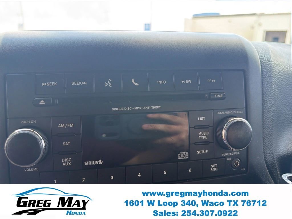 Used 2015 Jeep Wrangler Unlimited Rubicon w/ Connectivity Group AWD/4WD image 15