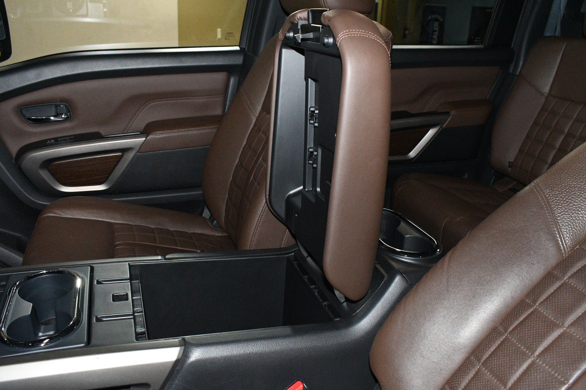Used 2023 Nissan Titan Platinum Reserve w/ Moonroof Package AWD/4WD image 38
