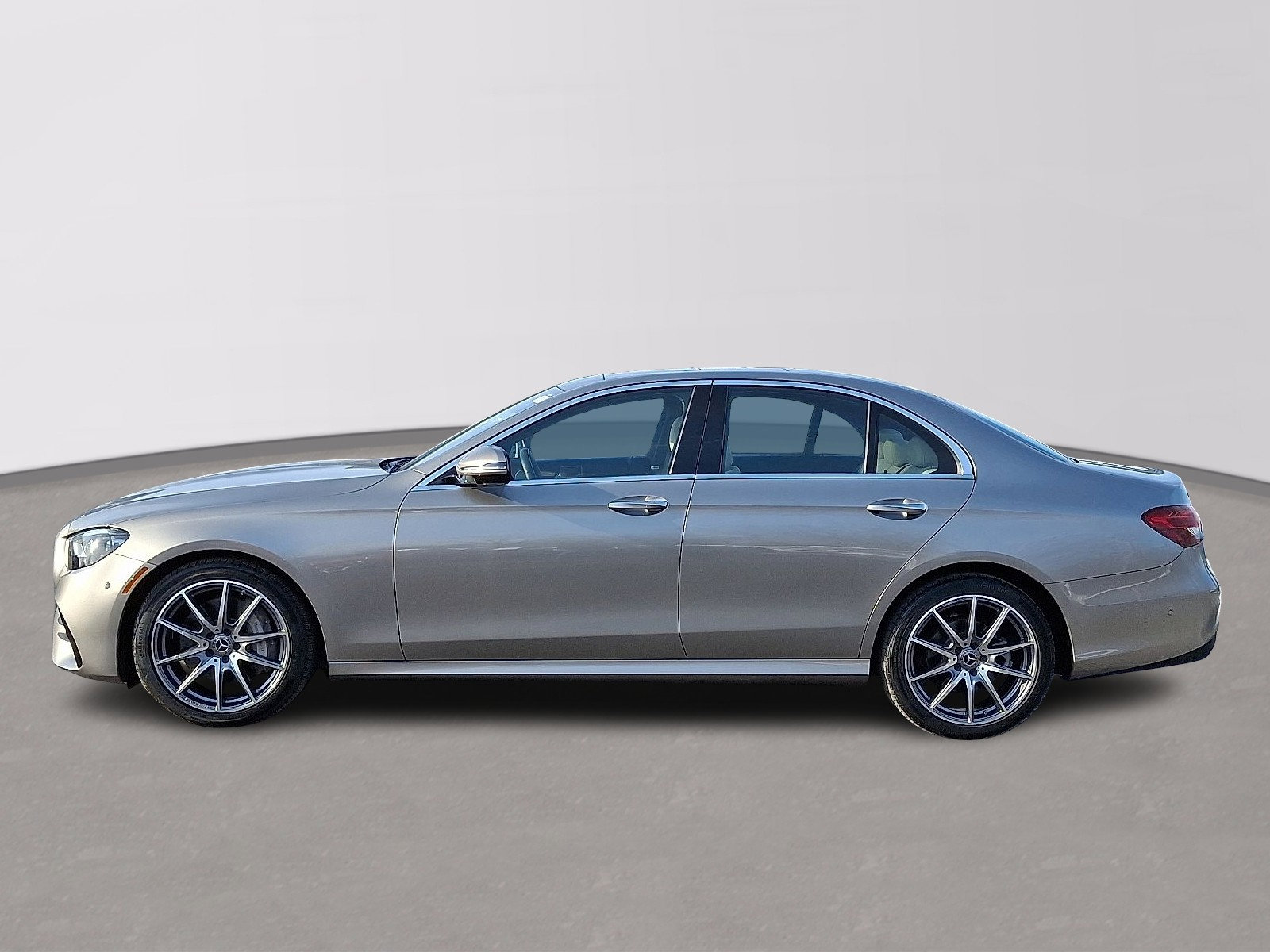 Used 2023 Mercedes-Benz E 350 4MATIC Sedan image 7