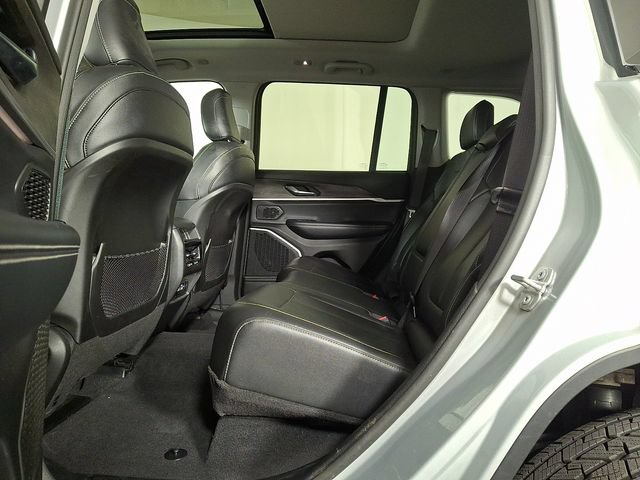 Used 2022 Jeep Grand Cherokee Limited AWD/4WD image 13