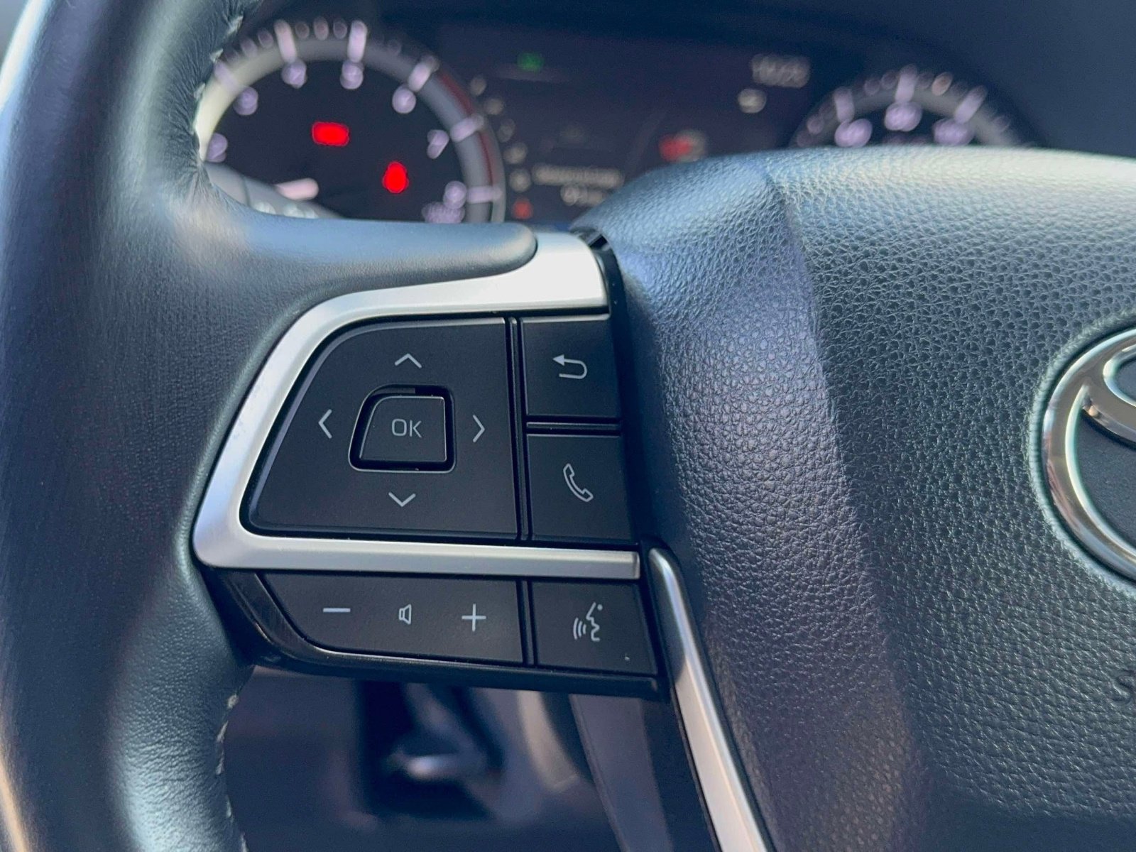 Used 2023 Toyota Highlander XLE image 16