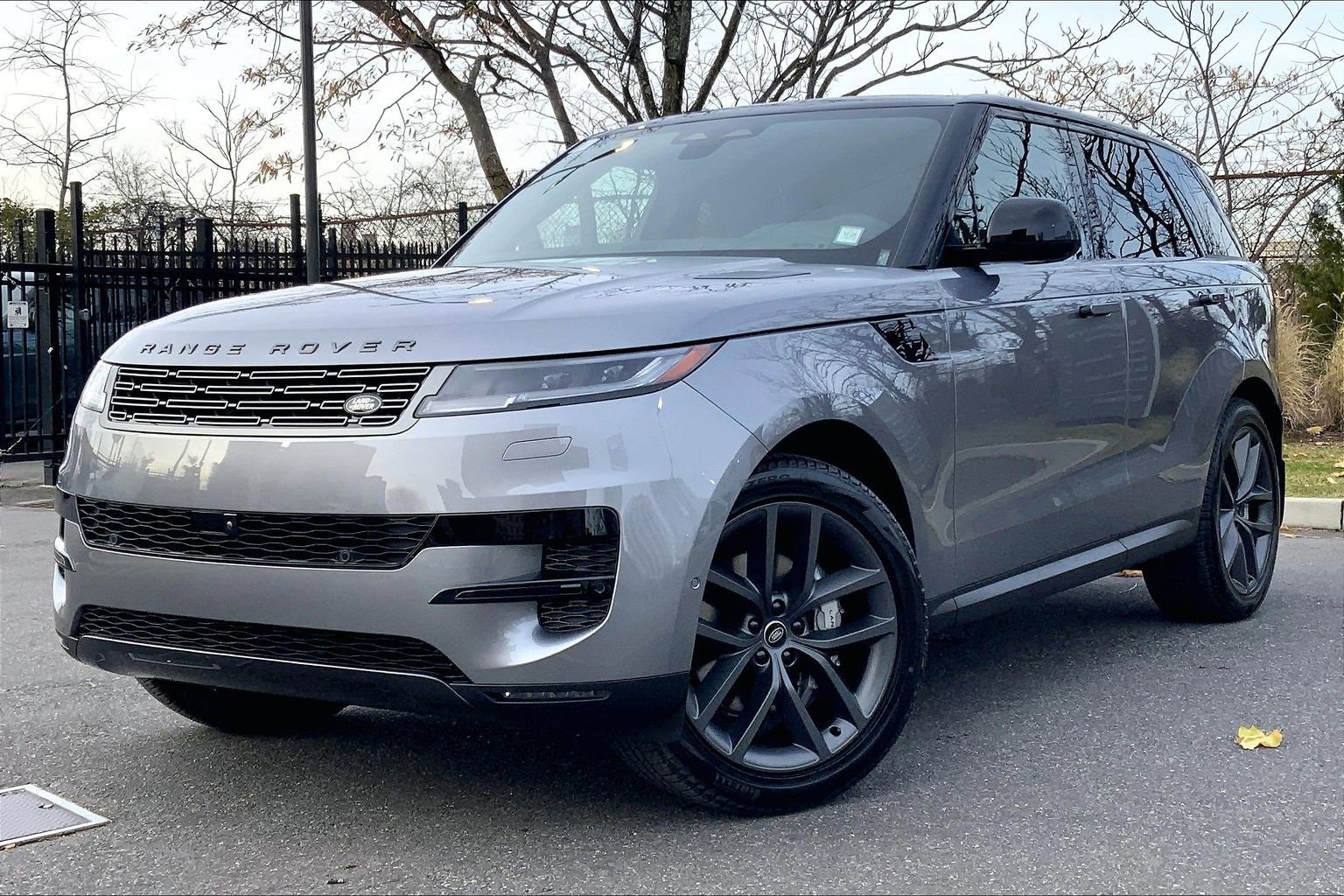 New 2025 Land Rover Range Rover Sport SE