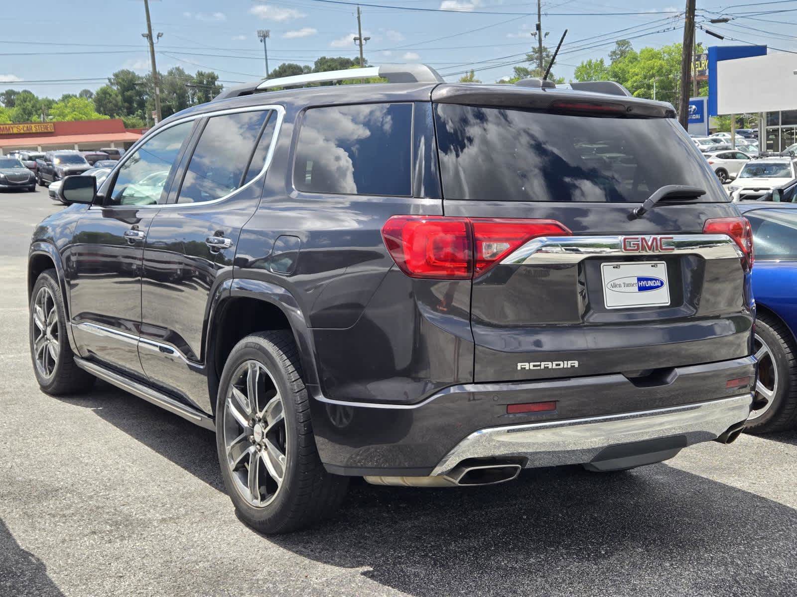 Used 2017 GMC Acadia Denali w/ Technology Package FWD image 4