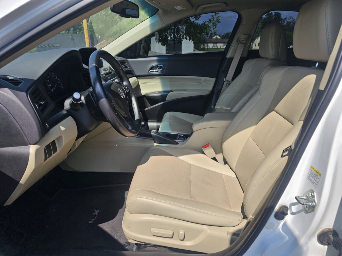 Used 2013 Acura ILX w/ Technology Package FWD image 9
