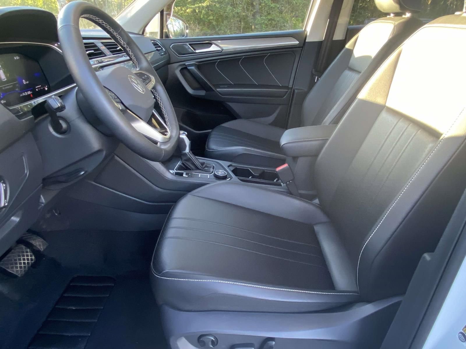 Used 2024 Volkswagen Tiguan SE image 14