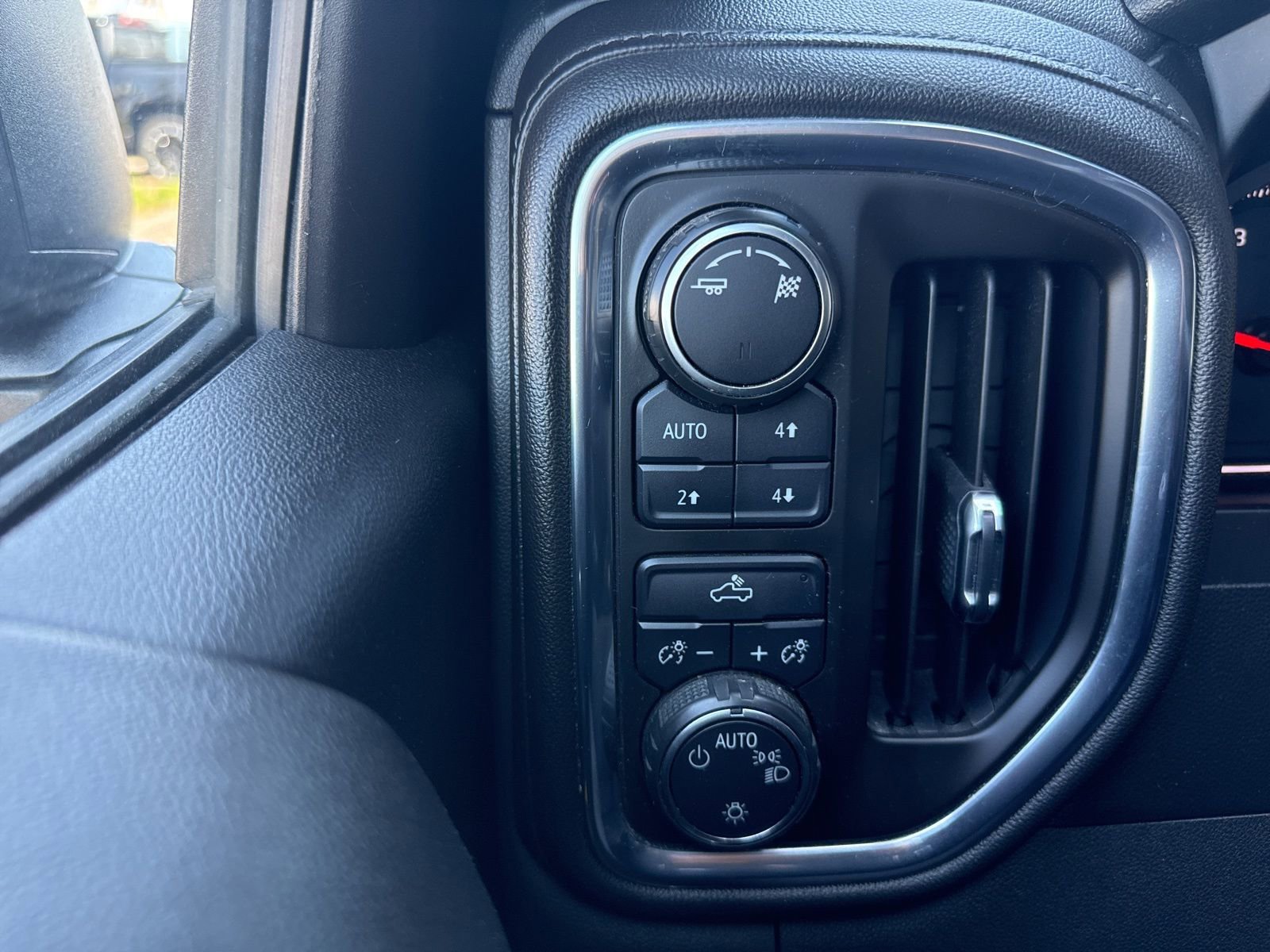 Used 2019 Chevrolet Silverado 1500 LT w/ All-Star Edition AWD/4WD image 35