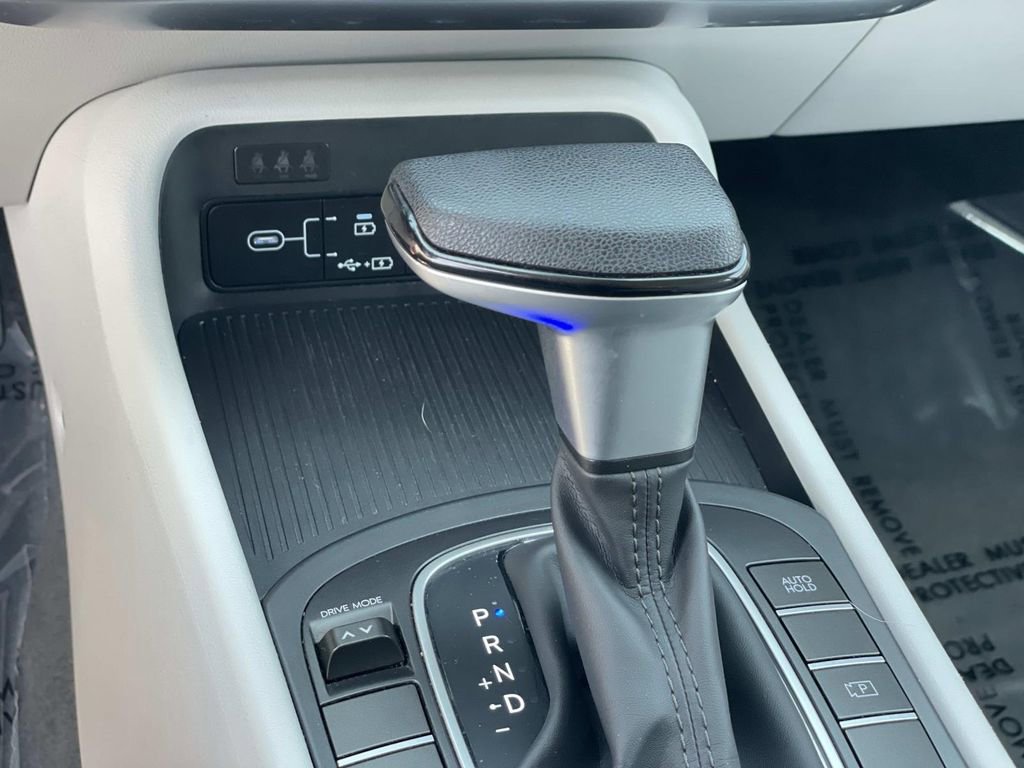 Certified 2025 Hyundai Kona SE FWD image 14