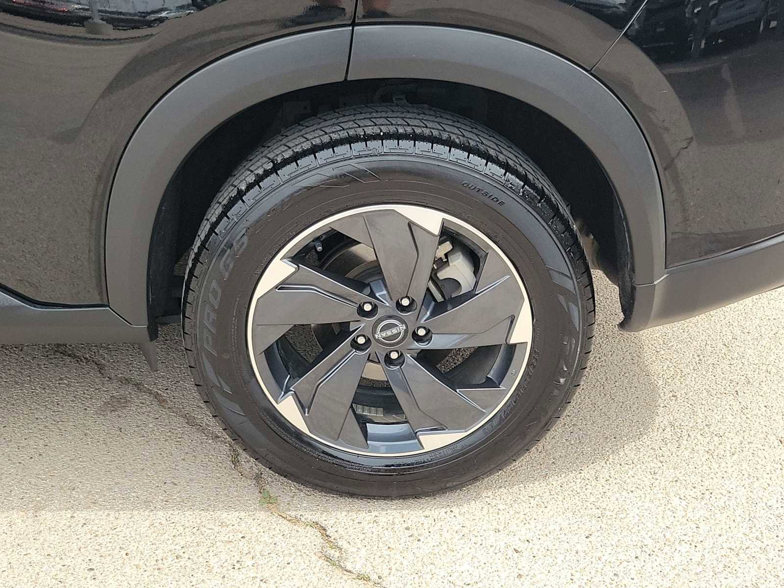 Used 2024 Nissan Rogue SV image 12