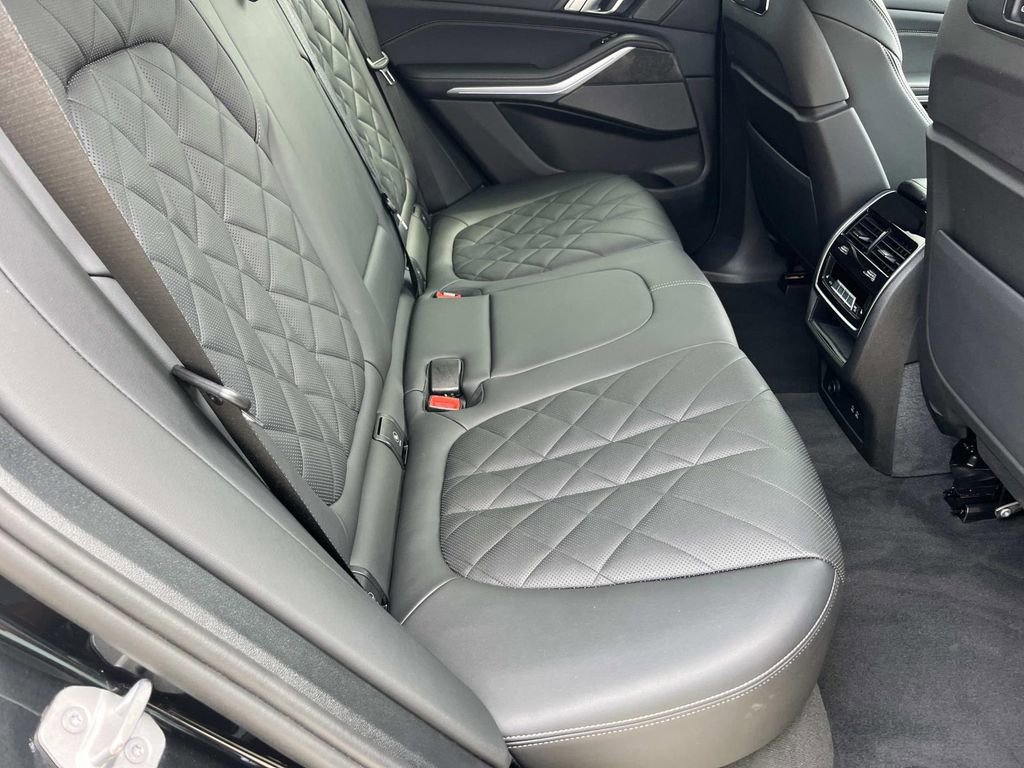 Used 2025 BMW X5 sDrive40i RWD image 21