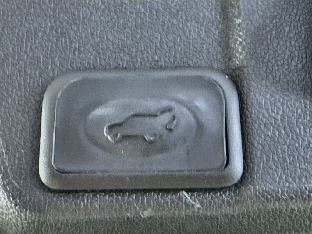 Used 2017 Chevrolet Traverse Premier FWD image 33