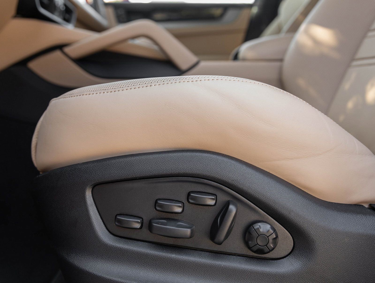 New 2026 Porsche Cayenne Coupe AWD/4WD image 23