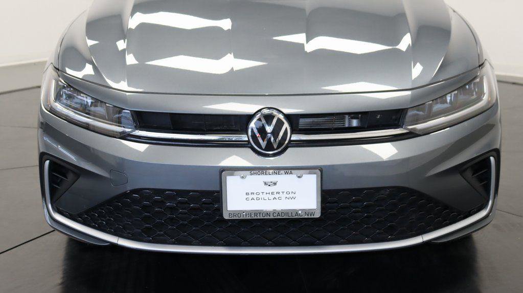 Used 2025 Volkswagen Jetta SE FWD image 11