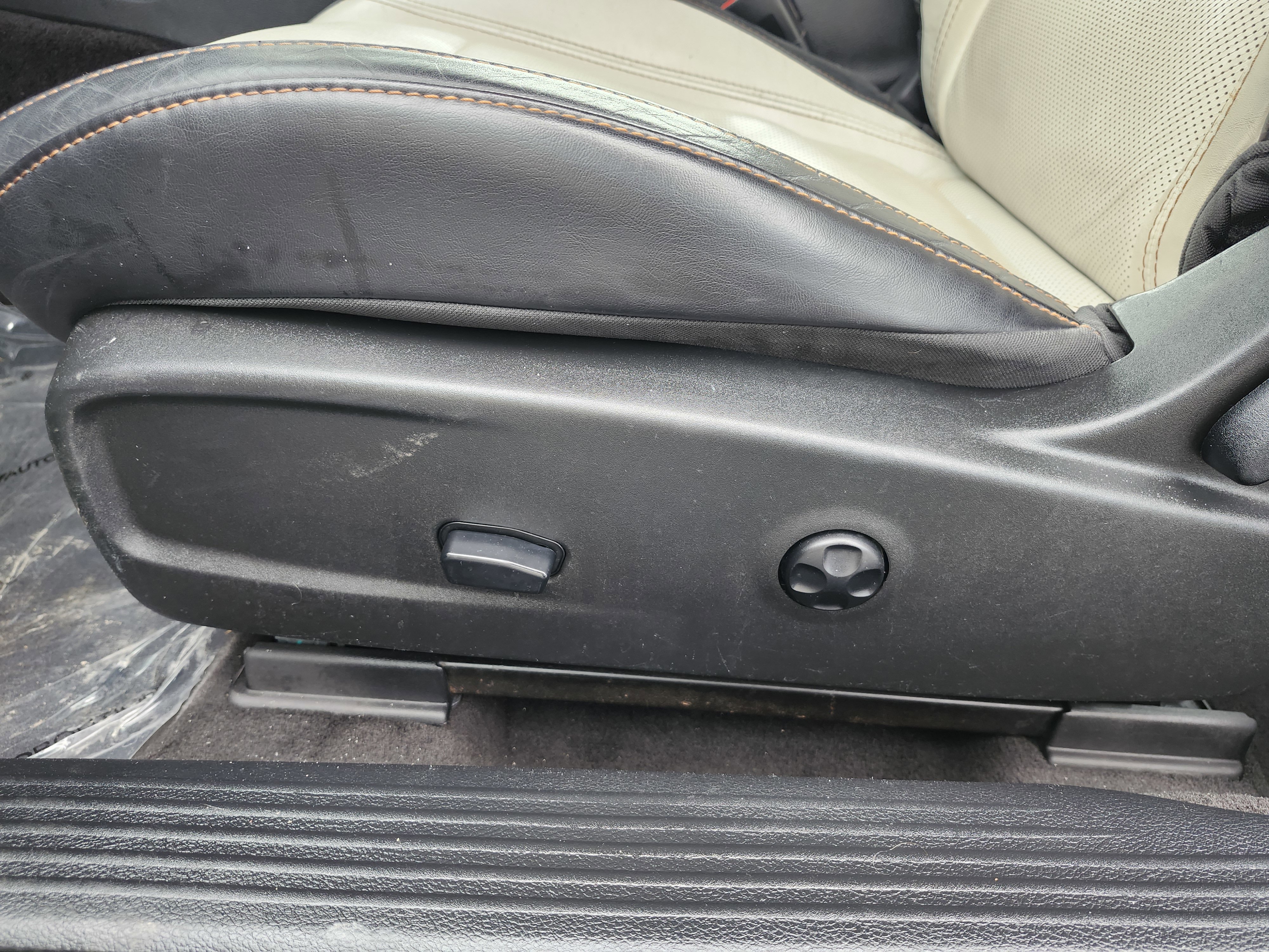 Used 2015 Dodge Challenger SXT Plus RWD image 24