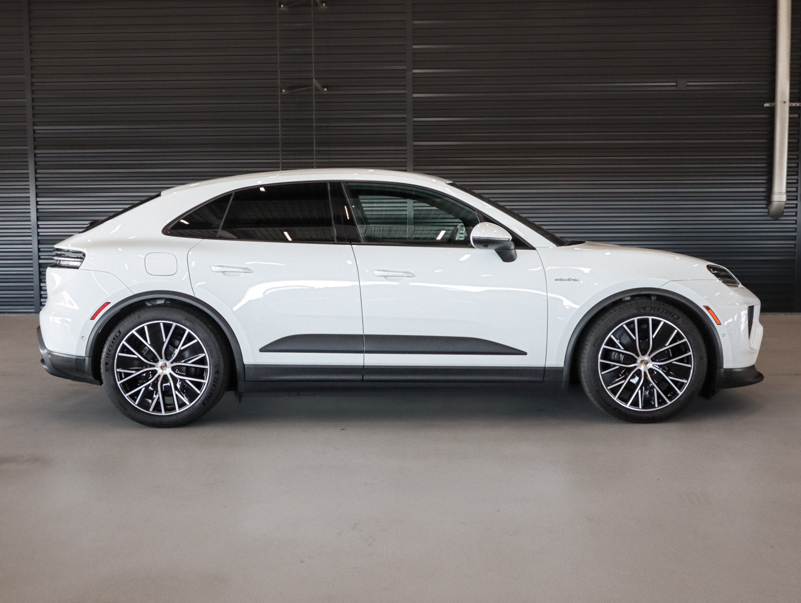 Used 2024 Porsche Macan 4 Electric AWD/4WD image 11