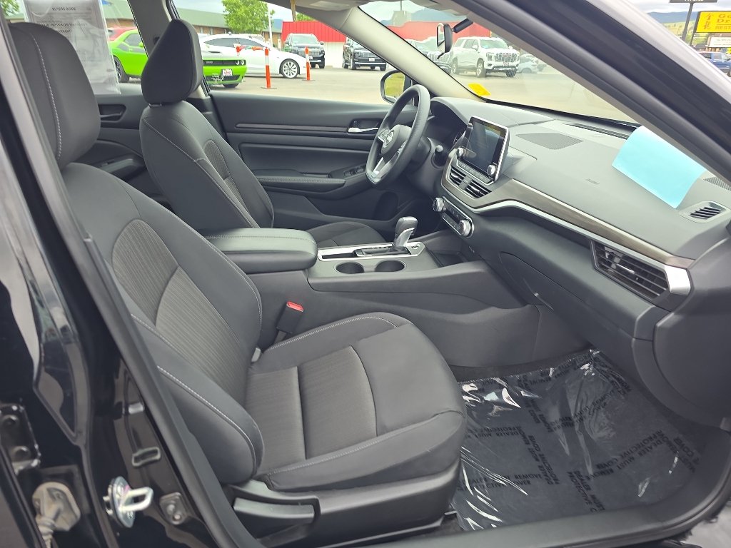 Used 2025 Nissan Altima 2.5 SV FWD image 25