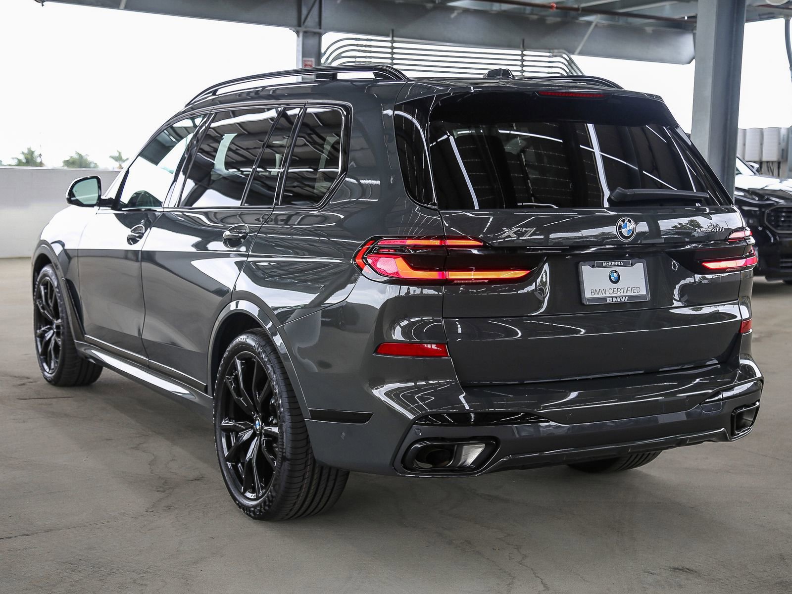 Certified 2025 BMW X7 xDrive40i w/ M Sport Package AWD/4WD image 7