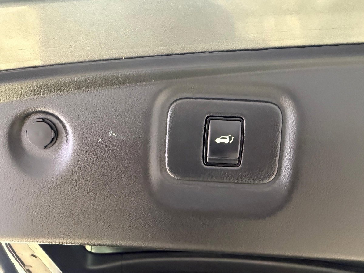 Used 2020 Nissan Pathfinder Platinum FWD image 50