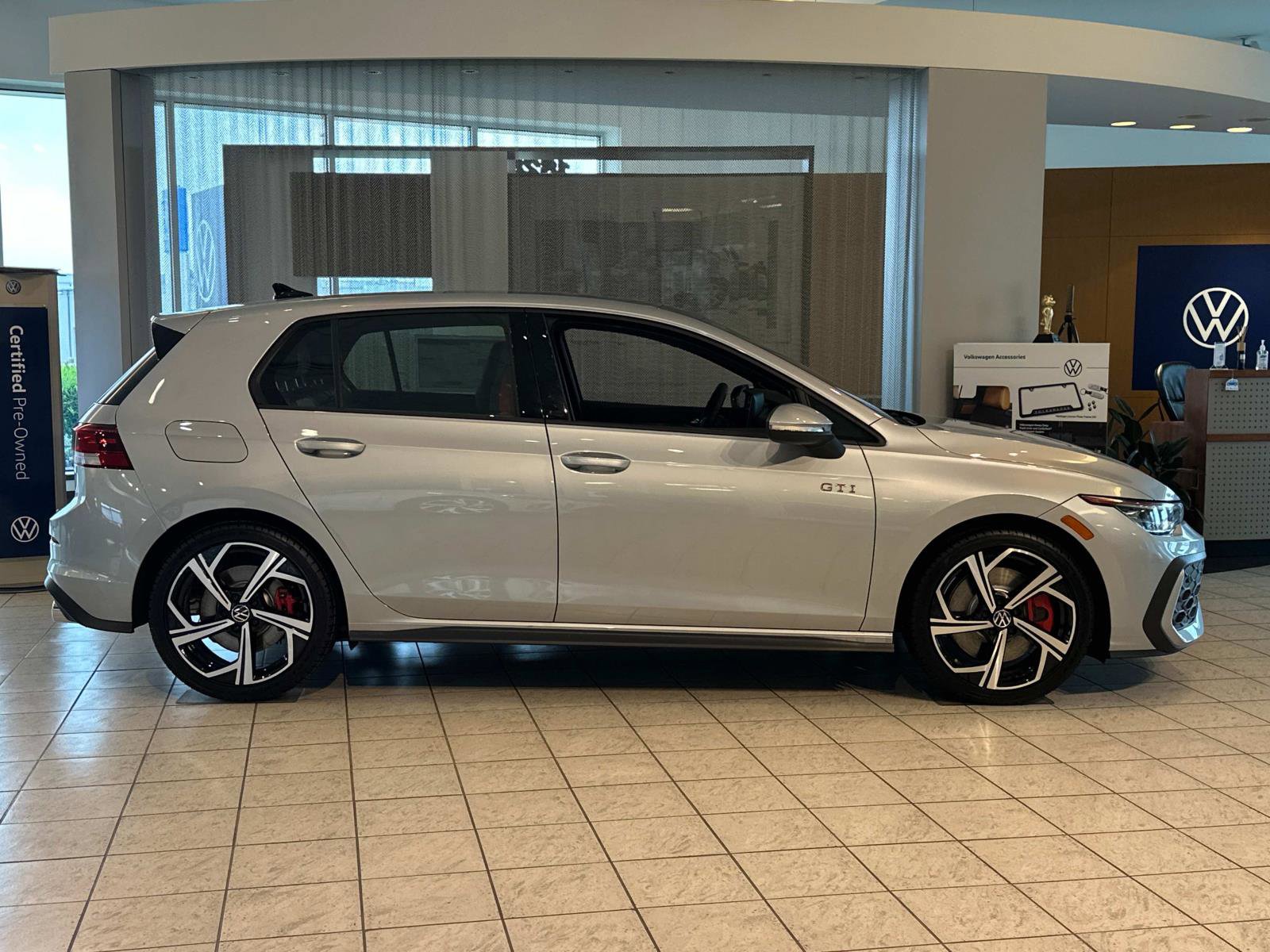 New 2025 Volkswagen GTI SE image 5