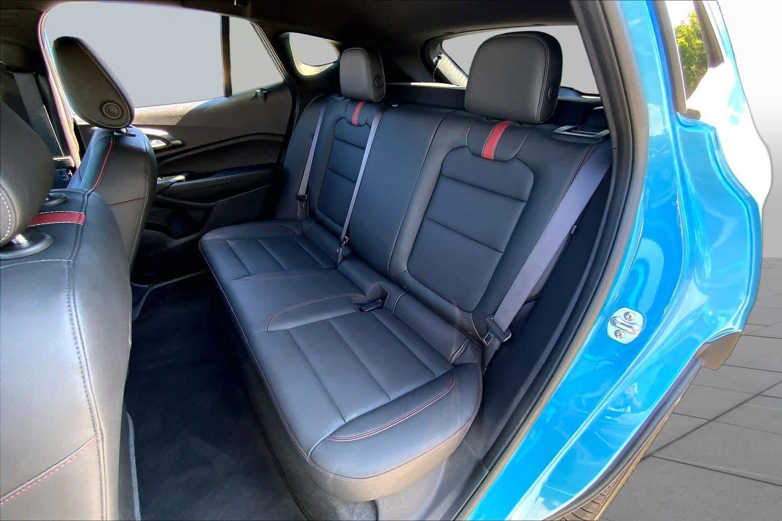 Used 2025 Chevrolet Trax RS FWD image 21