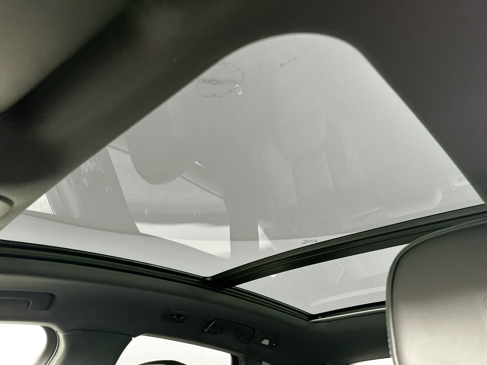 Certified 2025 Porsche Macan image 37