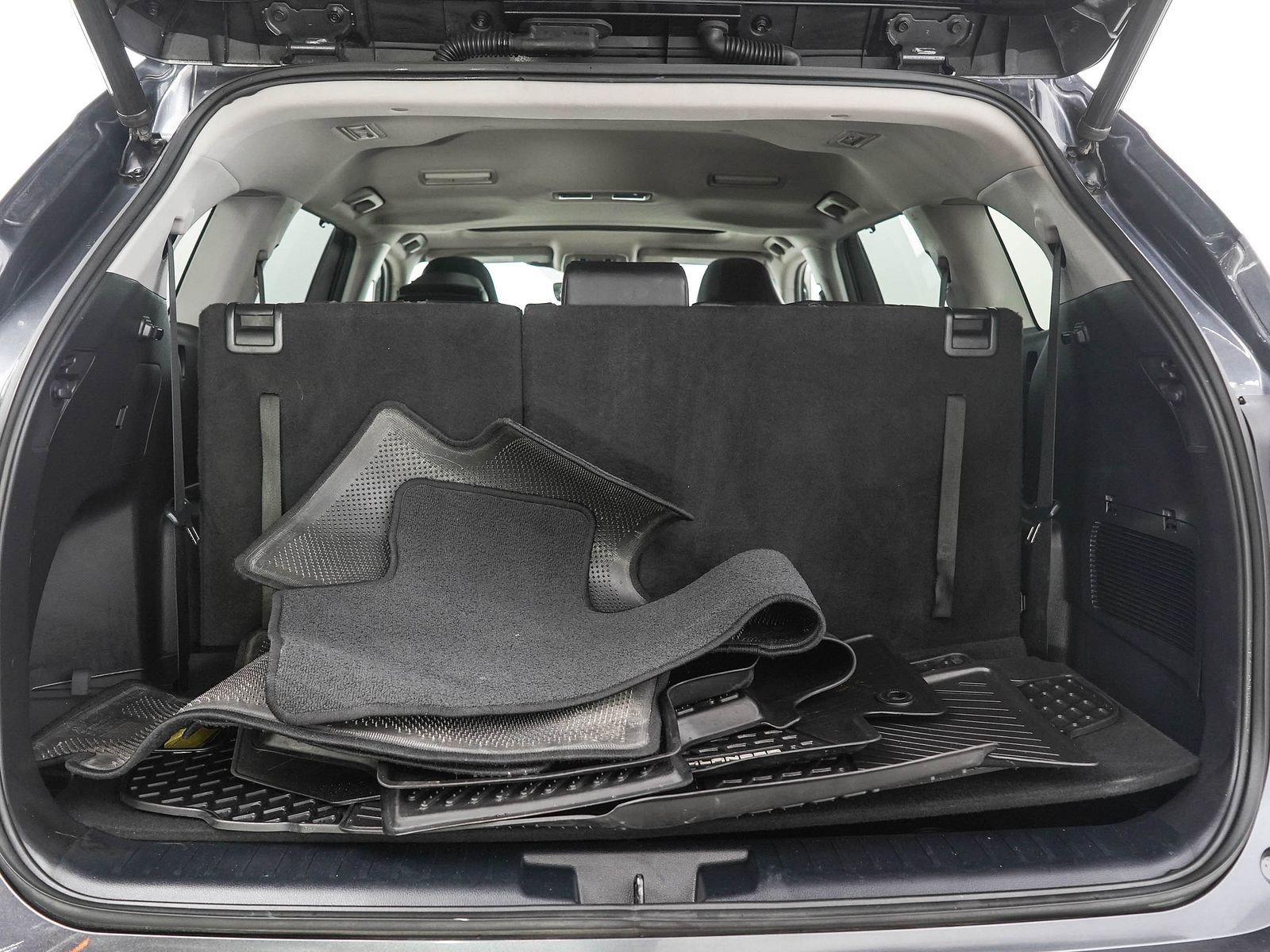 Used 2020 Toyota Highlander XLE AWD/4WD image 9