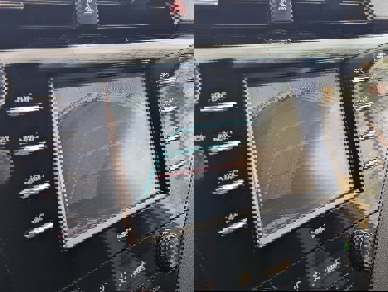 Used 2020 Toyota Camry SE w/ Blackout Package image 23