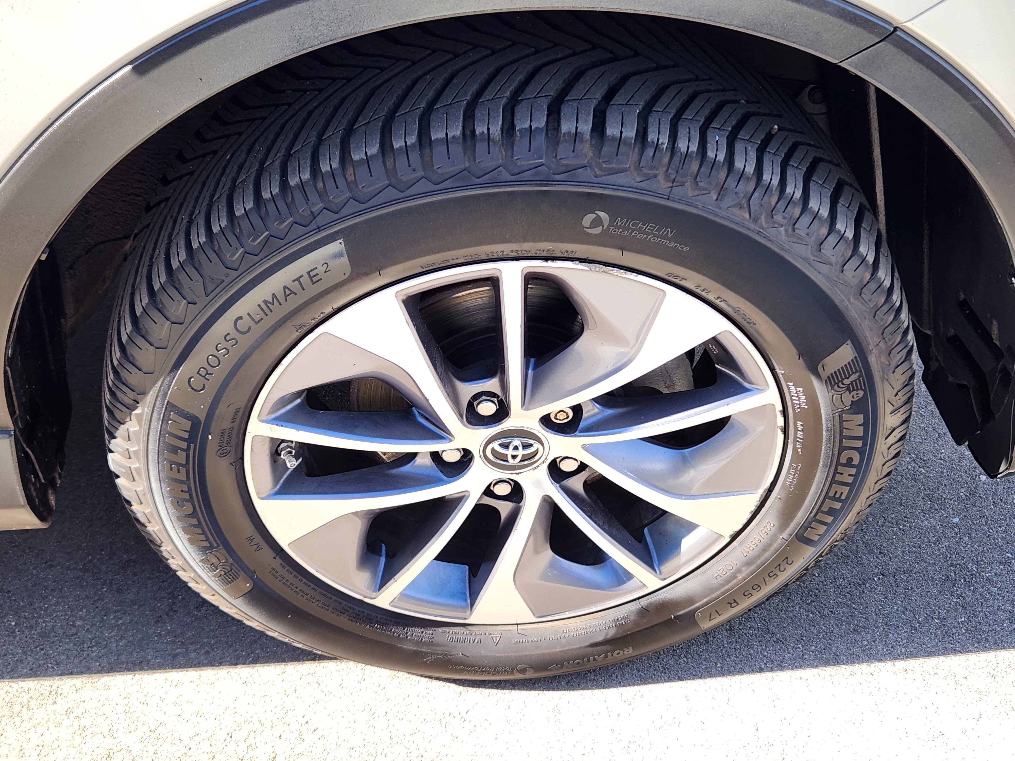 Used 2016 Toyota RAV4 XLE image 18