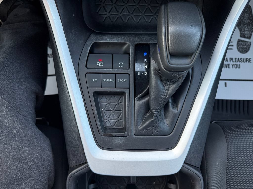 Used 2022 Toyota RAV4 LE w/ Carpet Mat Package (TMS) FWD image 20