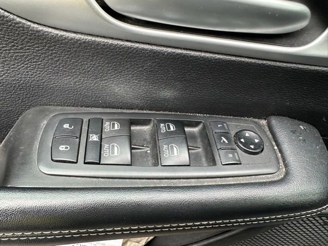 Used 2019 Chrysler Pacifica Limited image 12