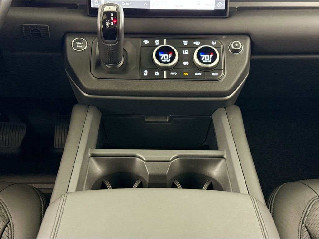 Used 2025 Land Rover Defender 110 S image 12
