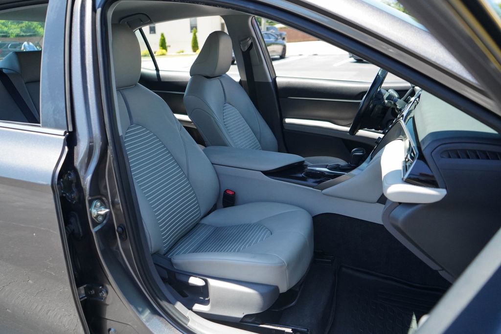 Used 2019 Toyota Camry SE FWD image 12