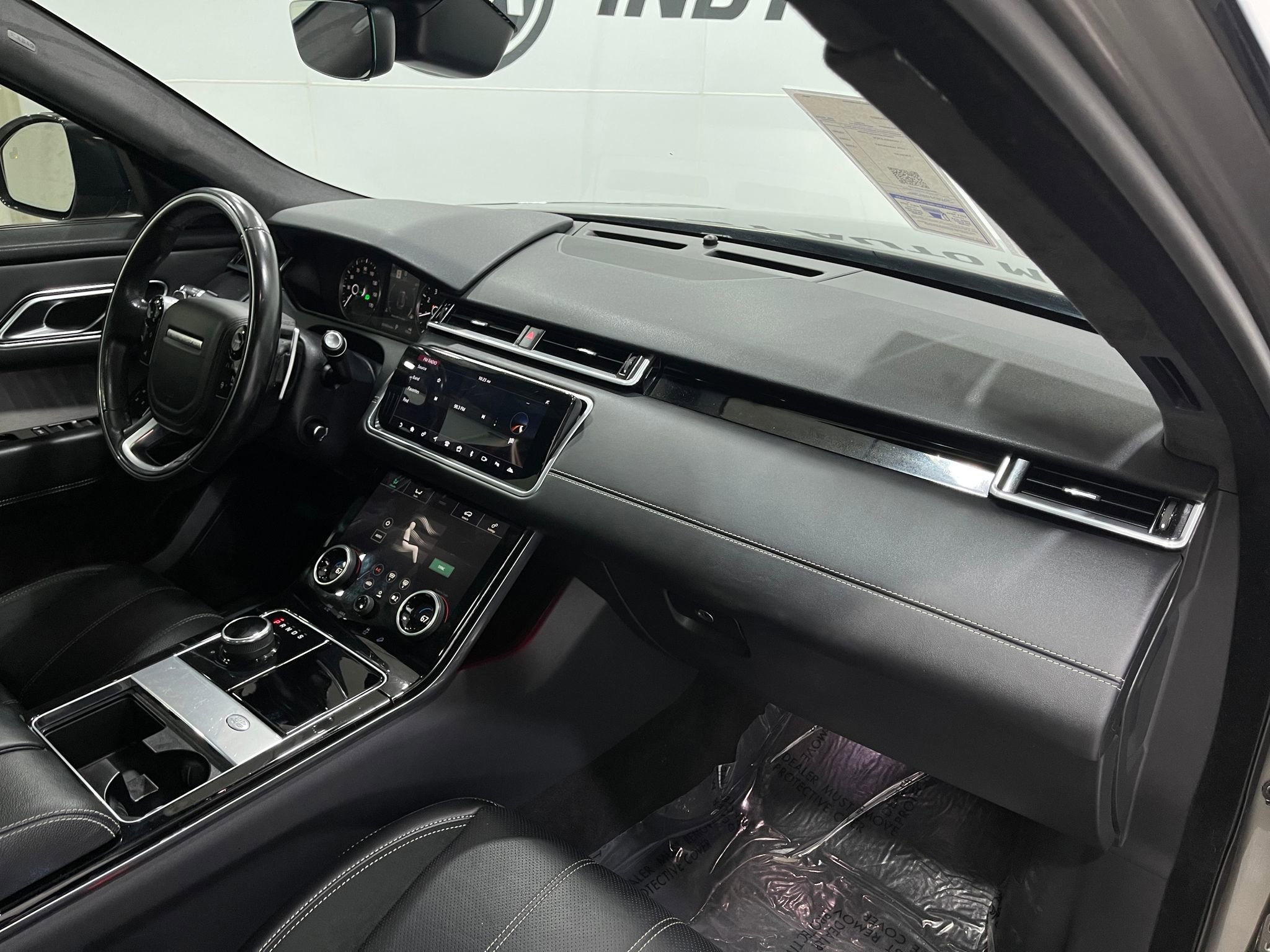 Used 2020 Land Rover Range Rover Velar R-Dynamic S image 20