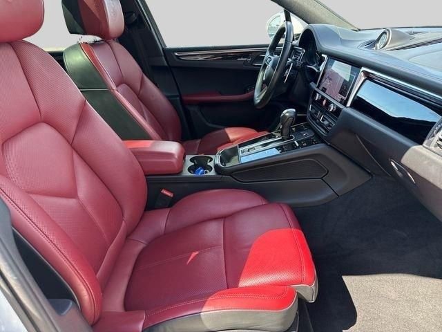 Used 2023 Porsche Macan Turbo AWD/4WD image 19