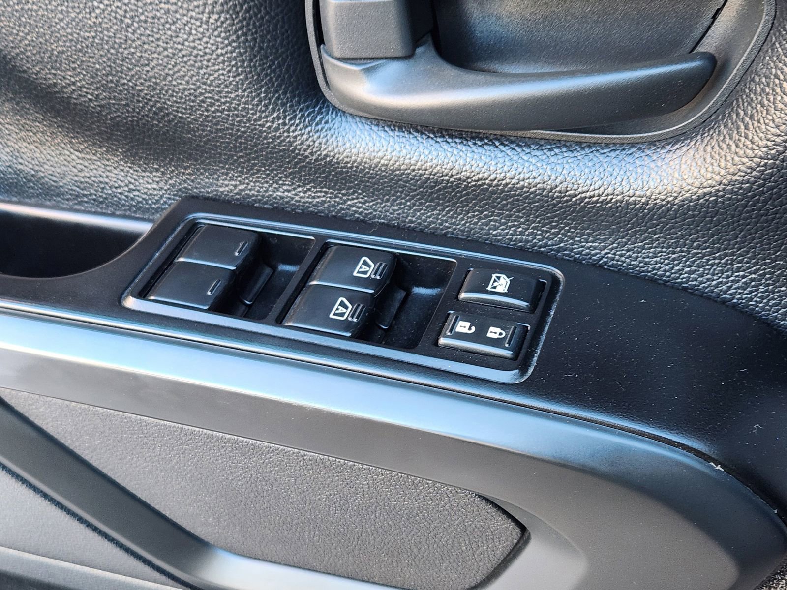 Used 2019 Nissan Titan S w/ S Utility Package image 28