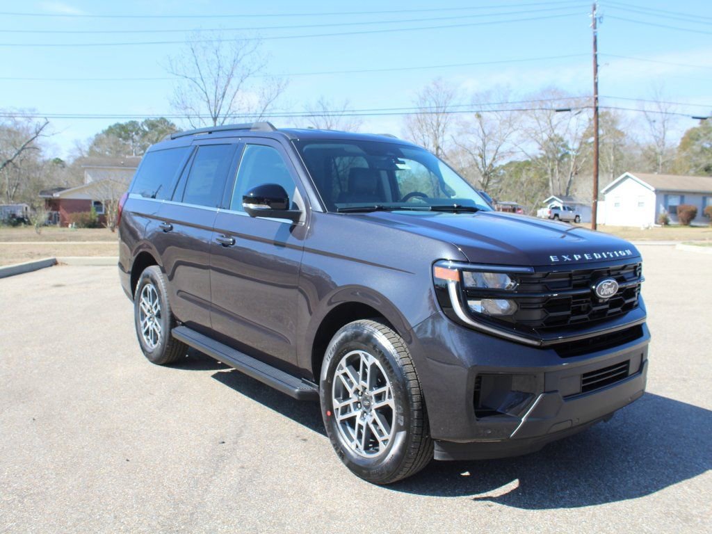New 2026 Ford Expedition Active image 2