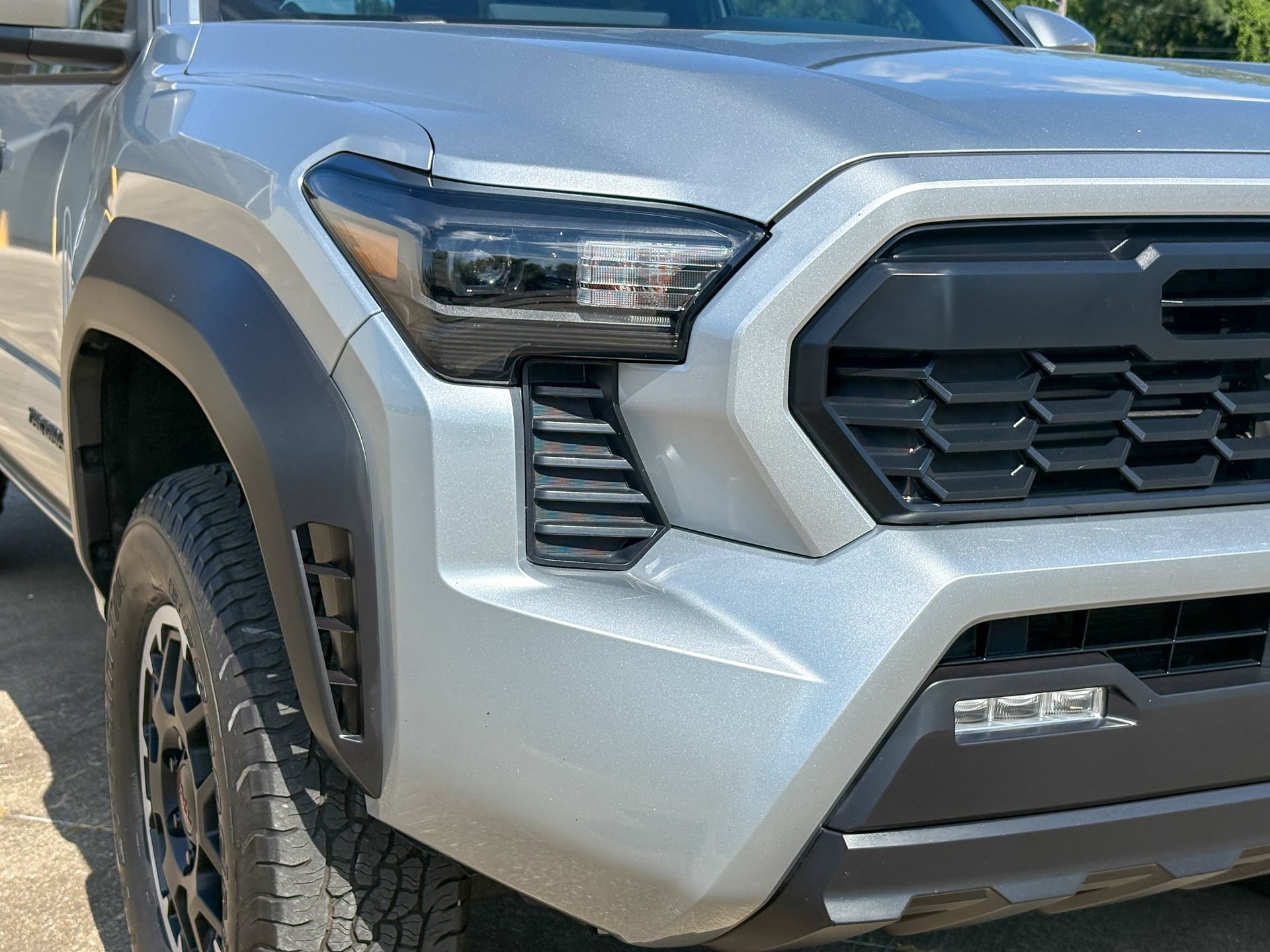 Used 2024 Toyota Tacoma TRD Off-Road AWD/4WD image 3
