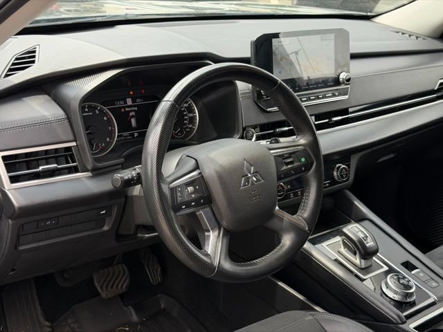 Used 2024 Mitsubishi Outlander SE FWD image 14