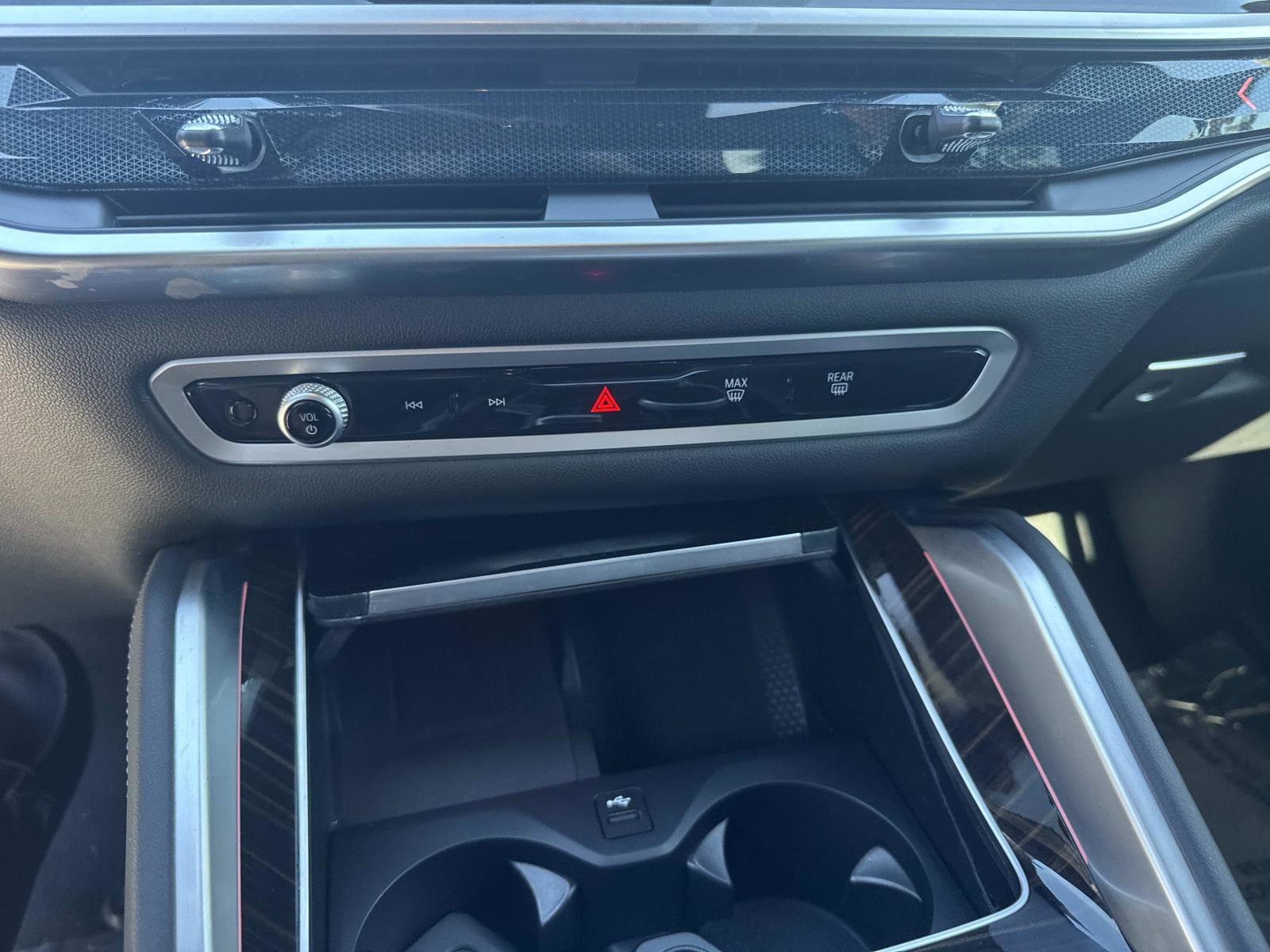 Certified 2025 BMW X6 xDrive40i image 25