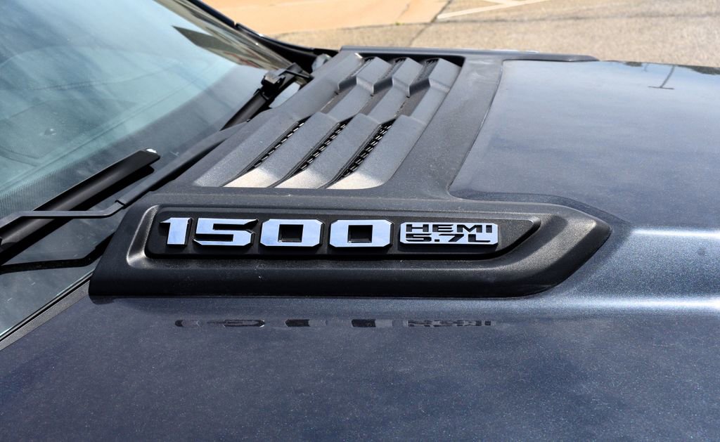 Used 2019 RAM 1500 Laramie AWD/4WD image 10