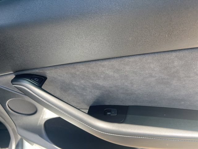 Used 2023 Tesla Model Y Long Range AWD/4WD image 26