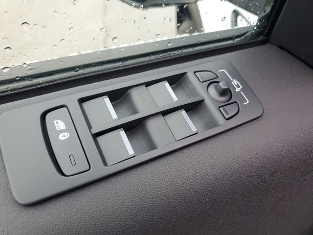 Used 2025 Land Rover Discovery Sport Dynamic SE image 23