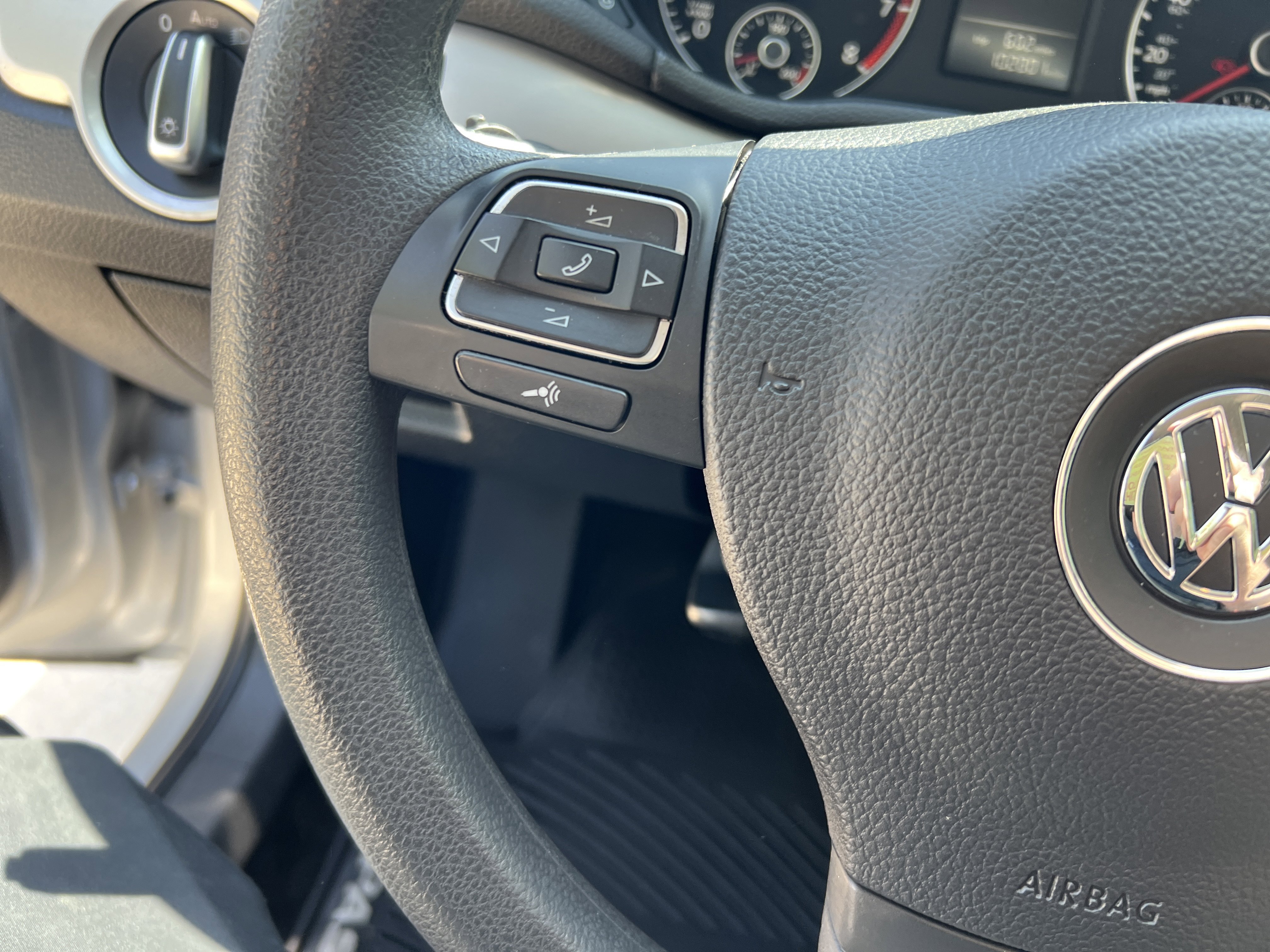 Used 2014 Volkswagen Passat S image 18