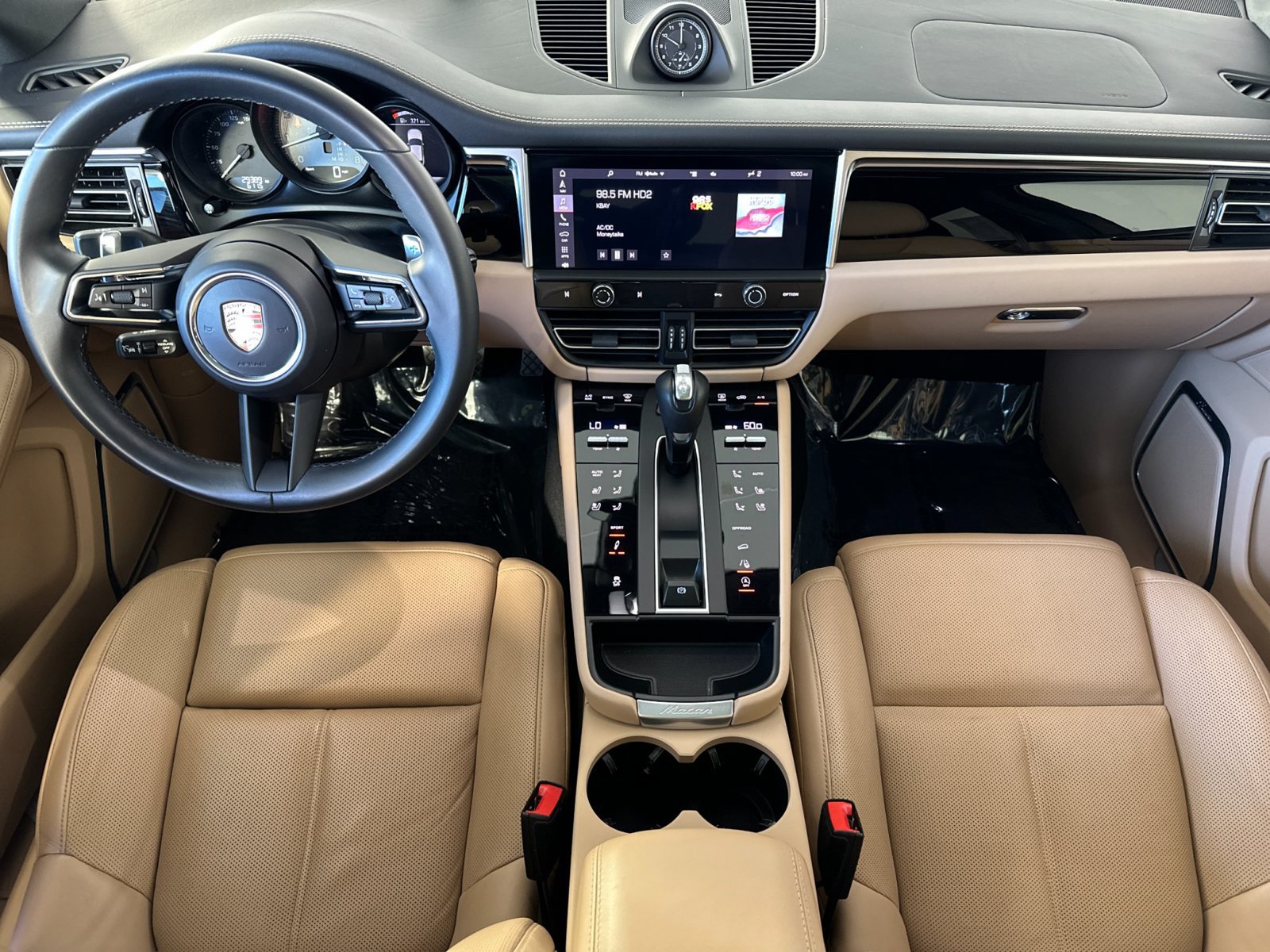 Certified 2023 Porsche Macan S AWD/4WD image 6