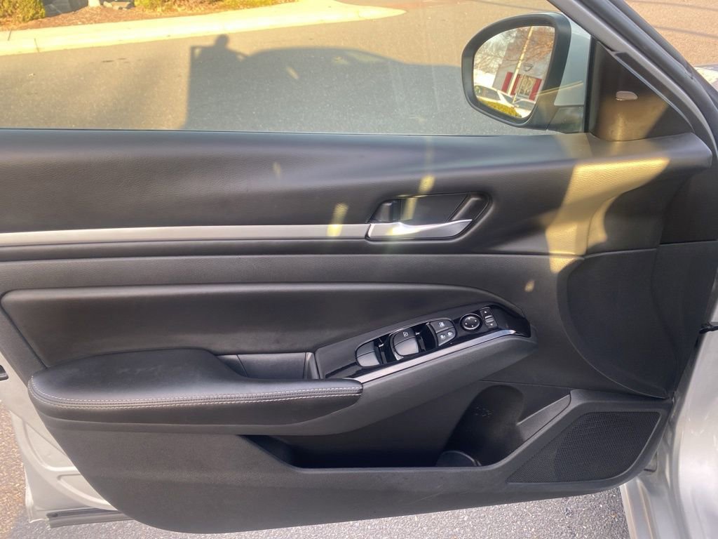 Used 2023 Nissan Altima 2.5 SV image 10