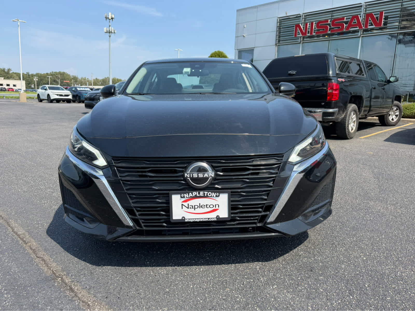 Used 2024 Nissan Altima 2.5 SV w/ SV Premium Package AWD/4WD image 2
