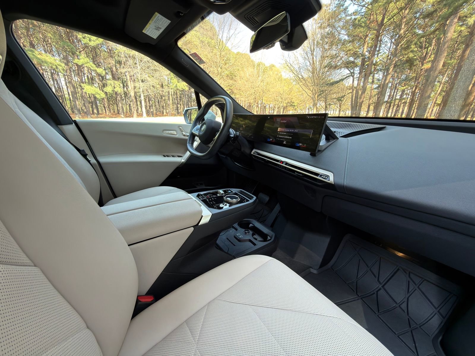 Used 2023 BMW iX xDrive50 w/ Sport Package image 19