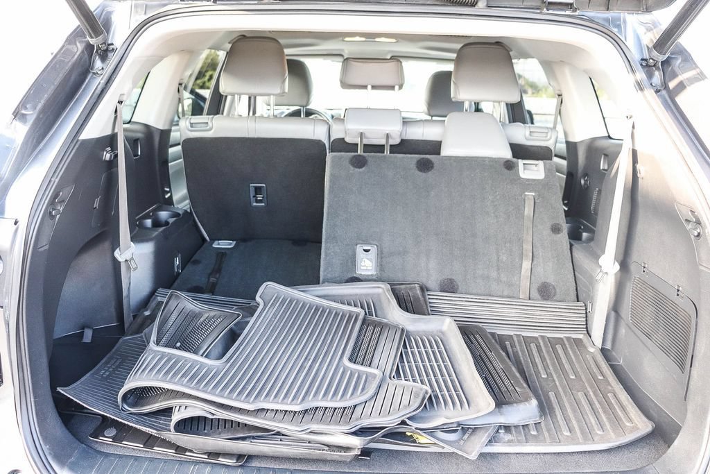 Used 2022 Toyota Highlander XLE FWD image 31