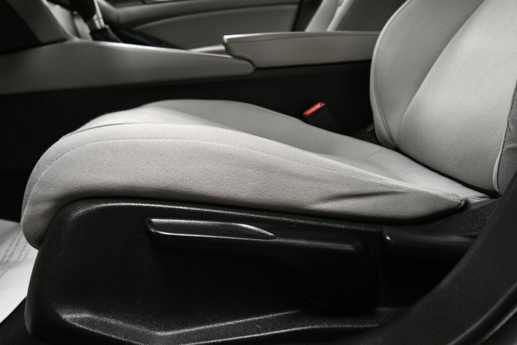 Used 2019 Honda Accord LX image 11