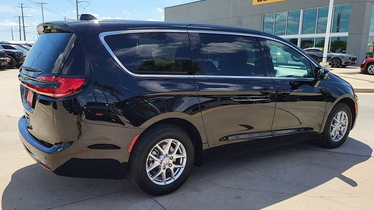 New 2026 Chrysler Pacifica Select FWD image 8